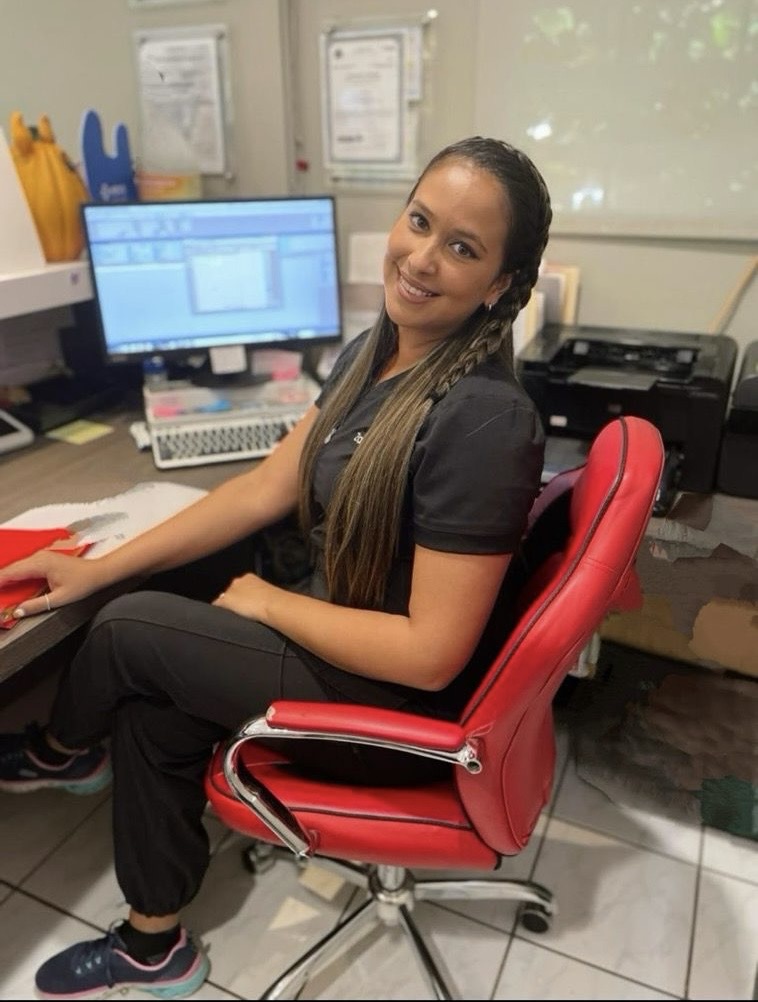 Azalia Pintado, gerente de práctica y técnica veterinaria