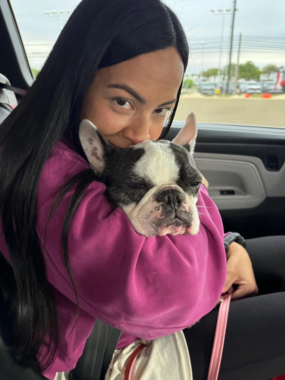Dra. Dalied Rodríguez con un paciente canino